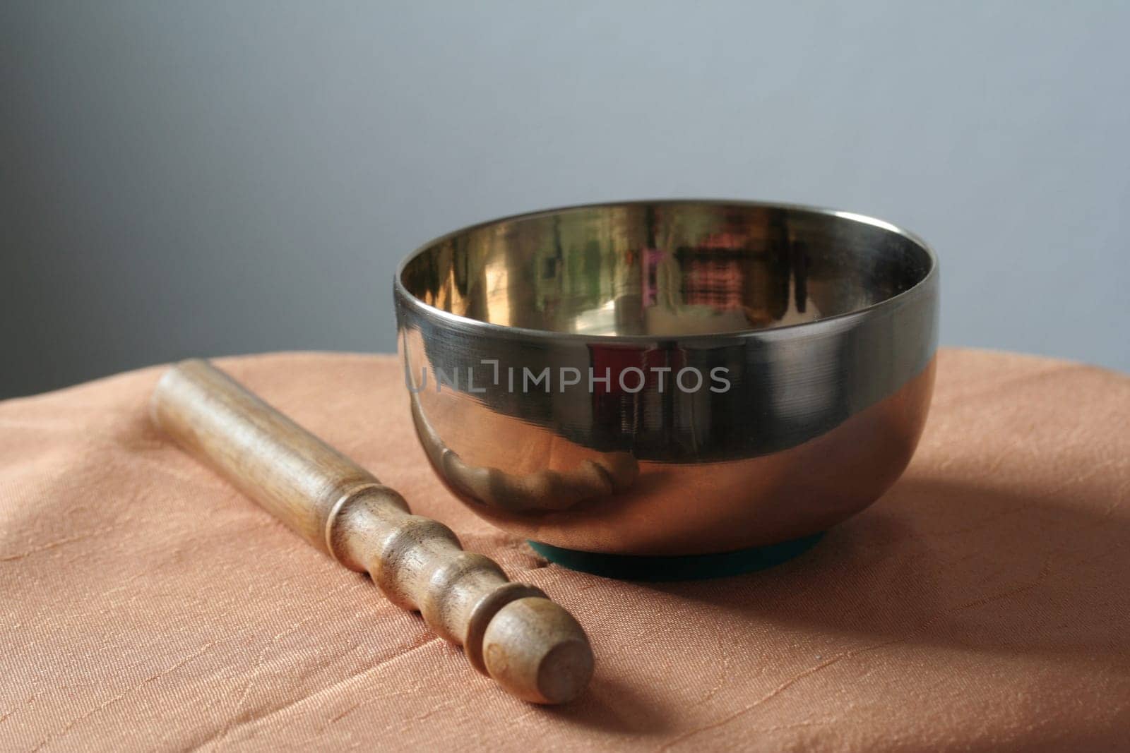 Singing bowl with clapper II