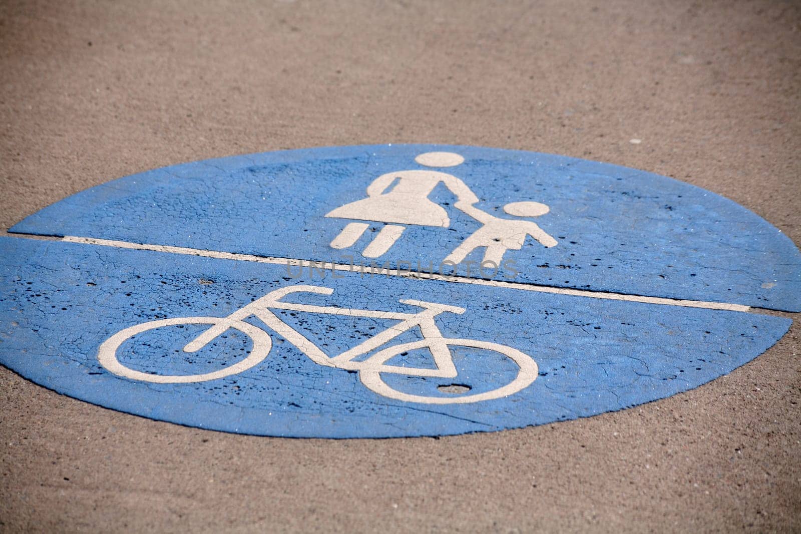 Marking on a combined cycle and pedestrian path