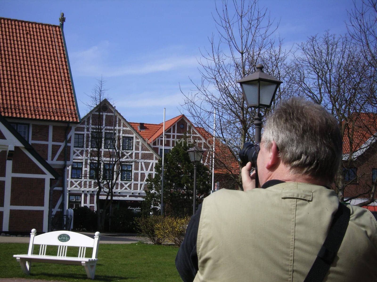 Half-timbered photographer