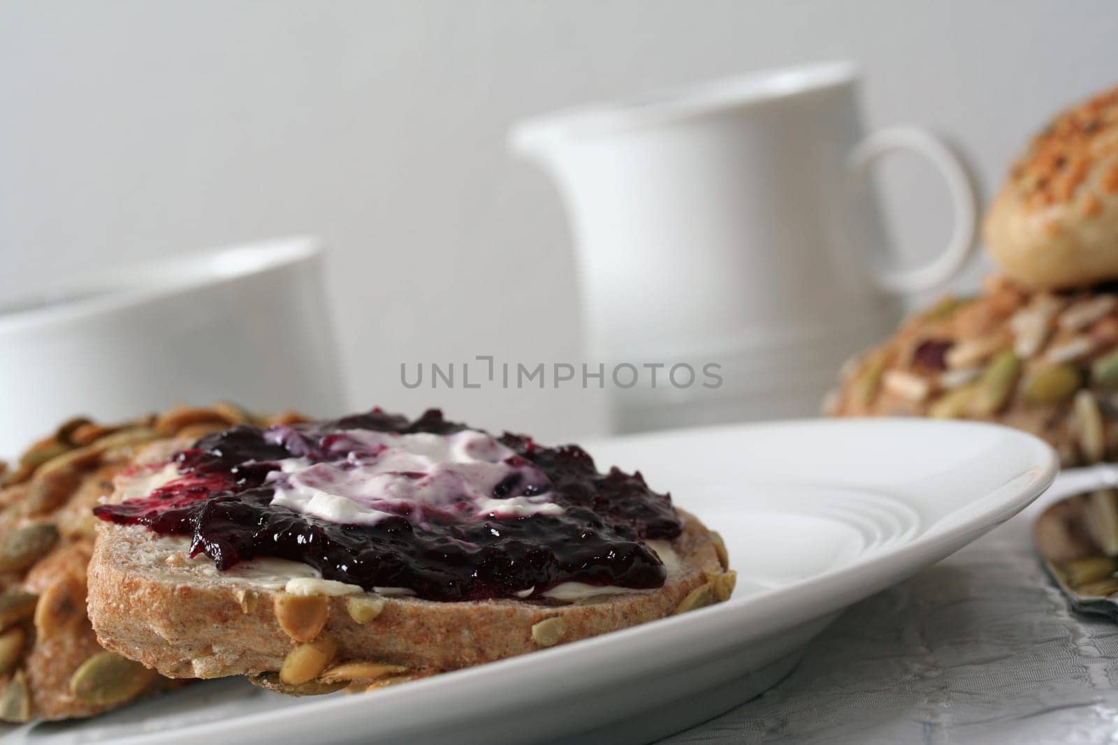 Breakfast with wholemeal rolls V