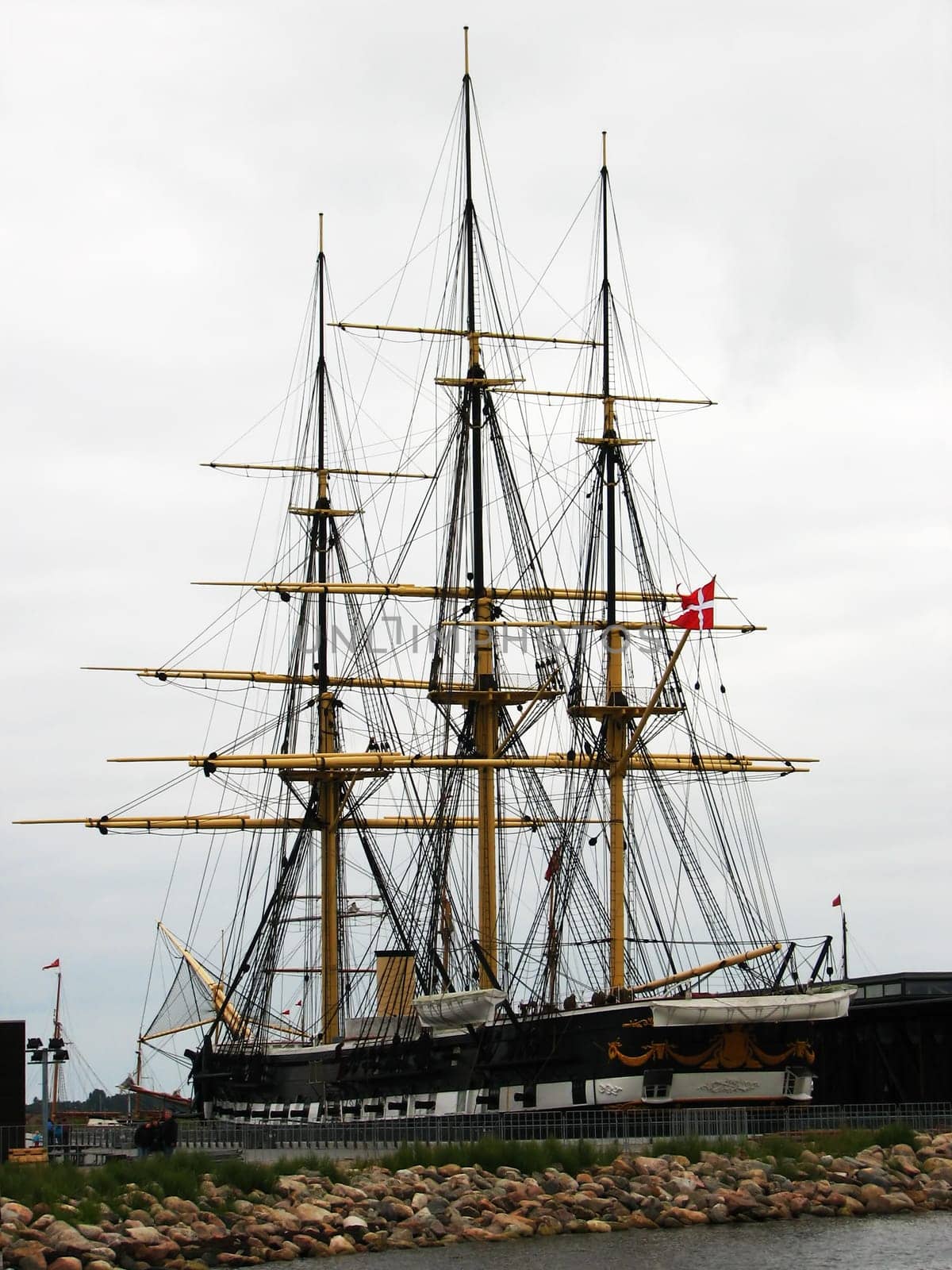 Frigates Jylland  The warship Frigates Jylland was launched in 1860 by the Naval Shipyard  the giant had both sails and a machine (400 nominal horsepower). The equipment consists of 44 heavy pre-loading cannons and the B