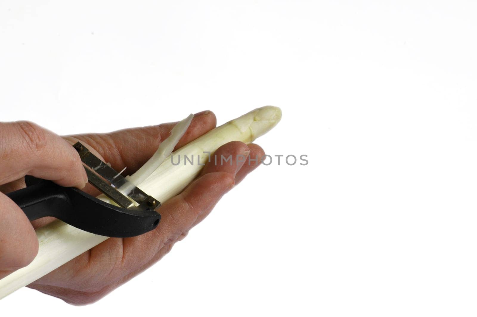 Peeling asparagus