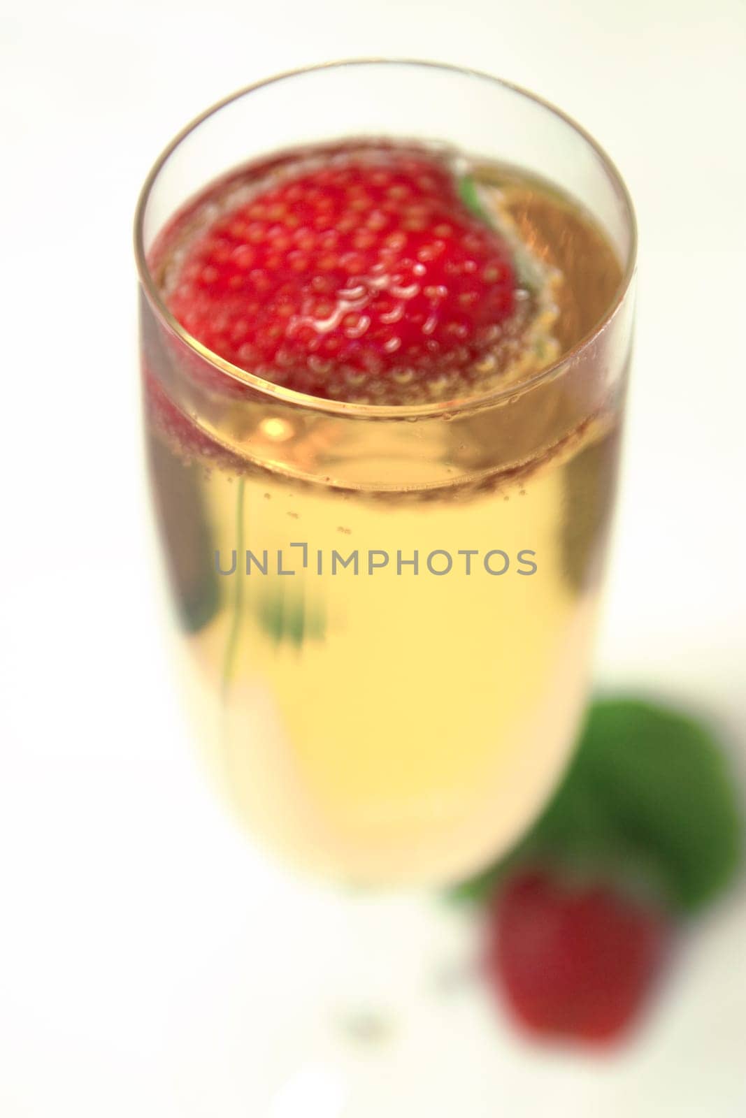 Sparkling wine with strawberry