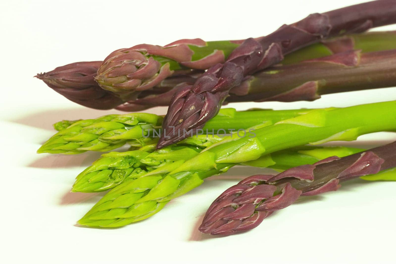 green asparagus and purple asparagus