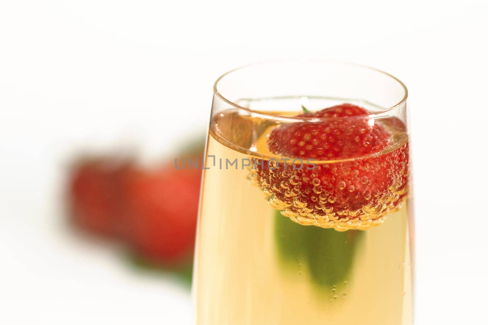 Sparkling wine with strawberry