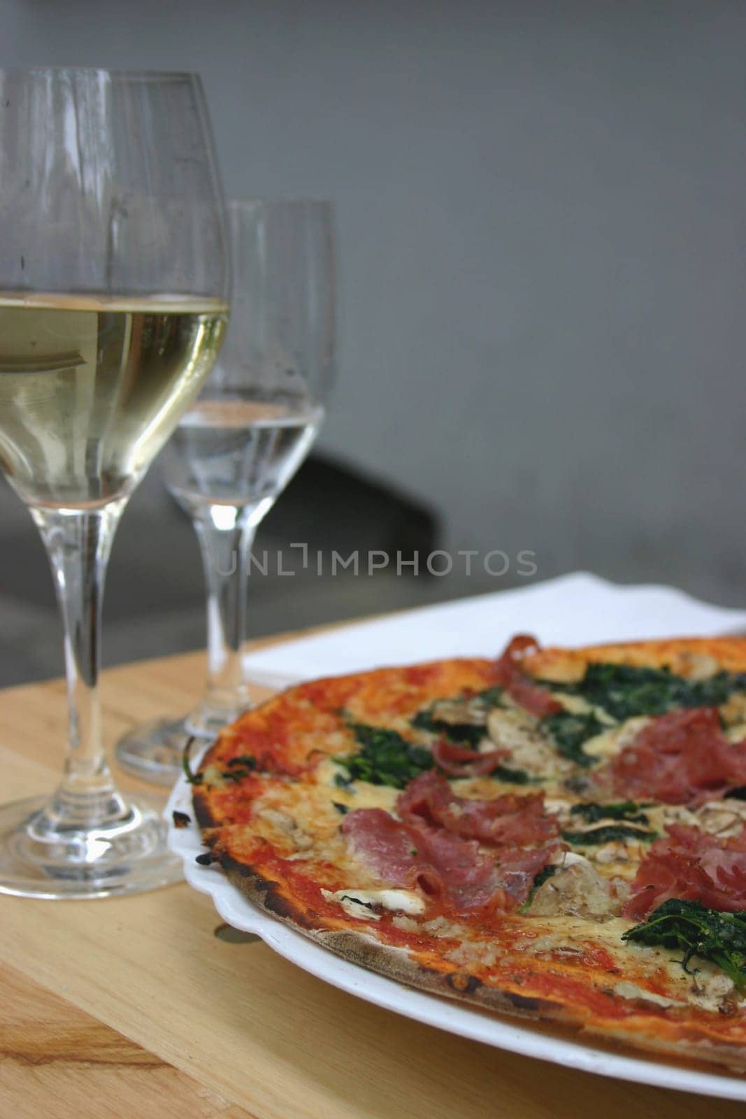 Pizza and wine