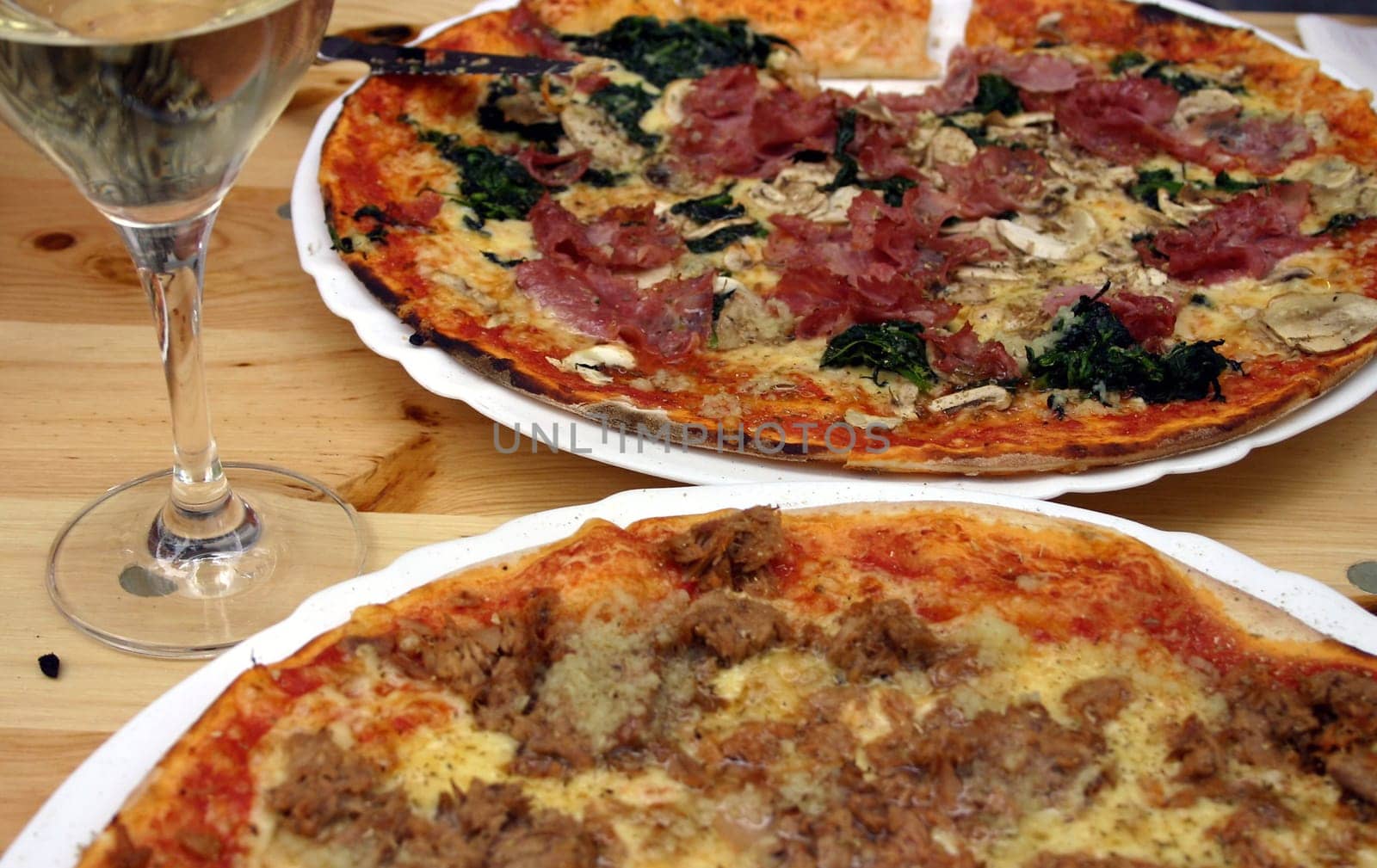 Eating pizza