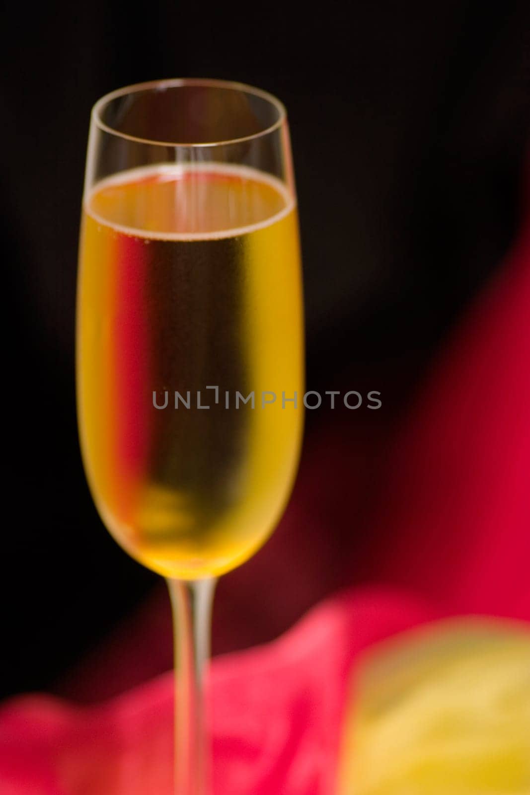 Sparkling wine in black-red-gold 2