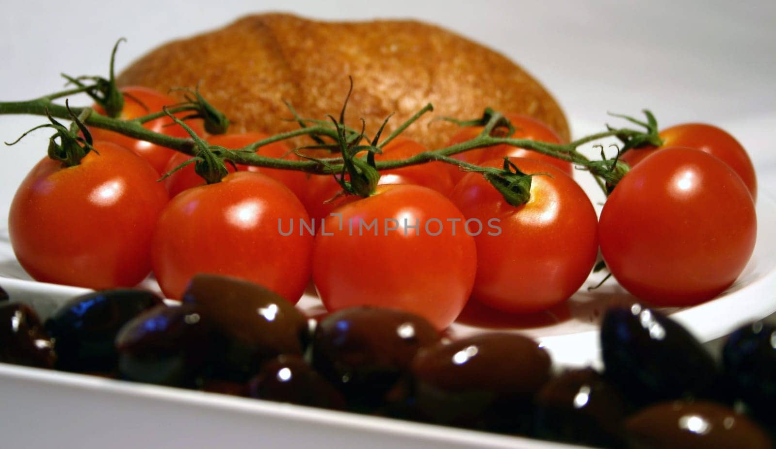 Tomato and olive bread