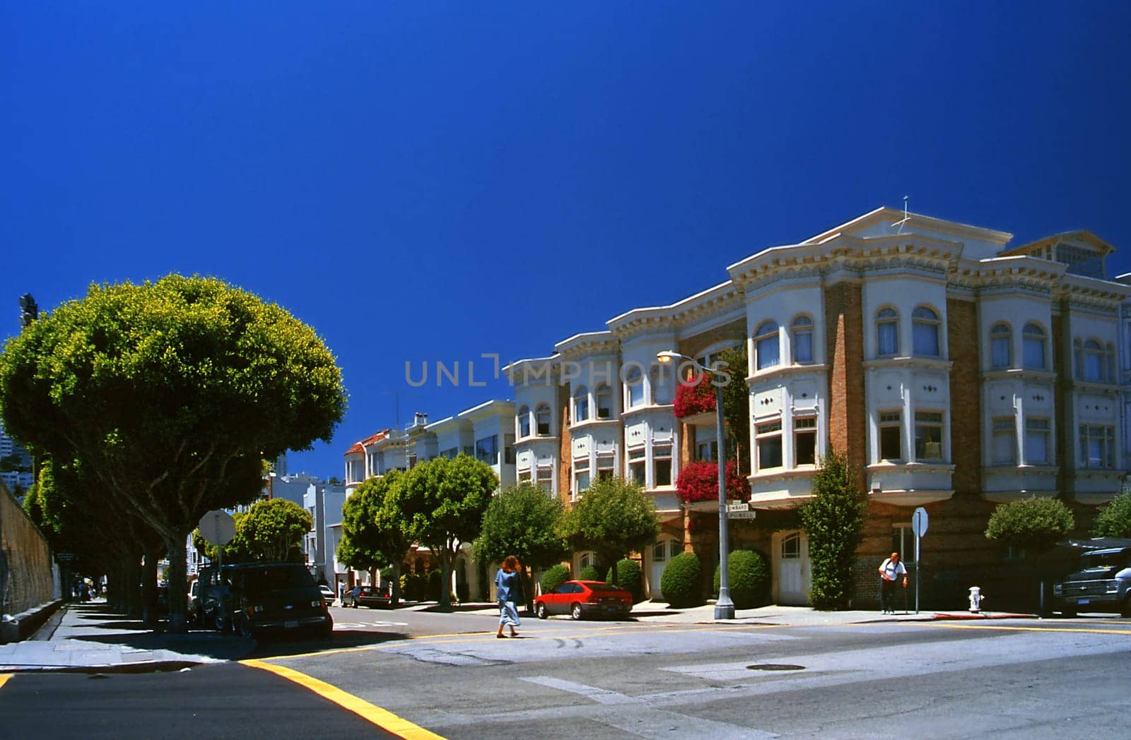 When recording the slide,I used a polarizing filter. The blue sky is N I C H T with EBV readjusted but just like on the slide.