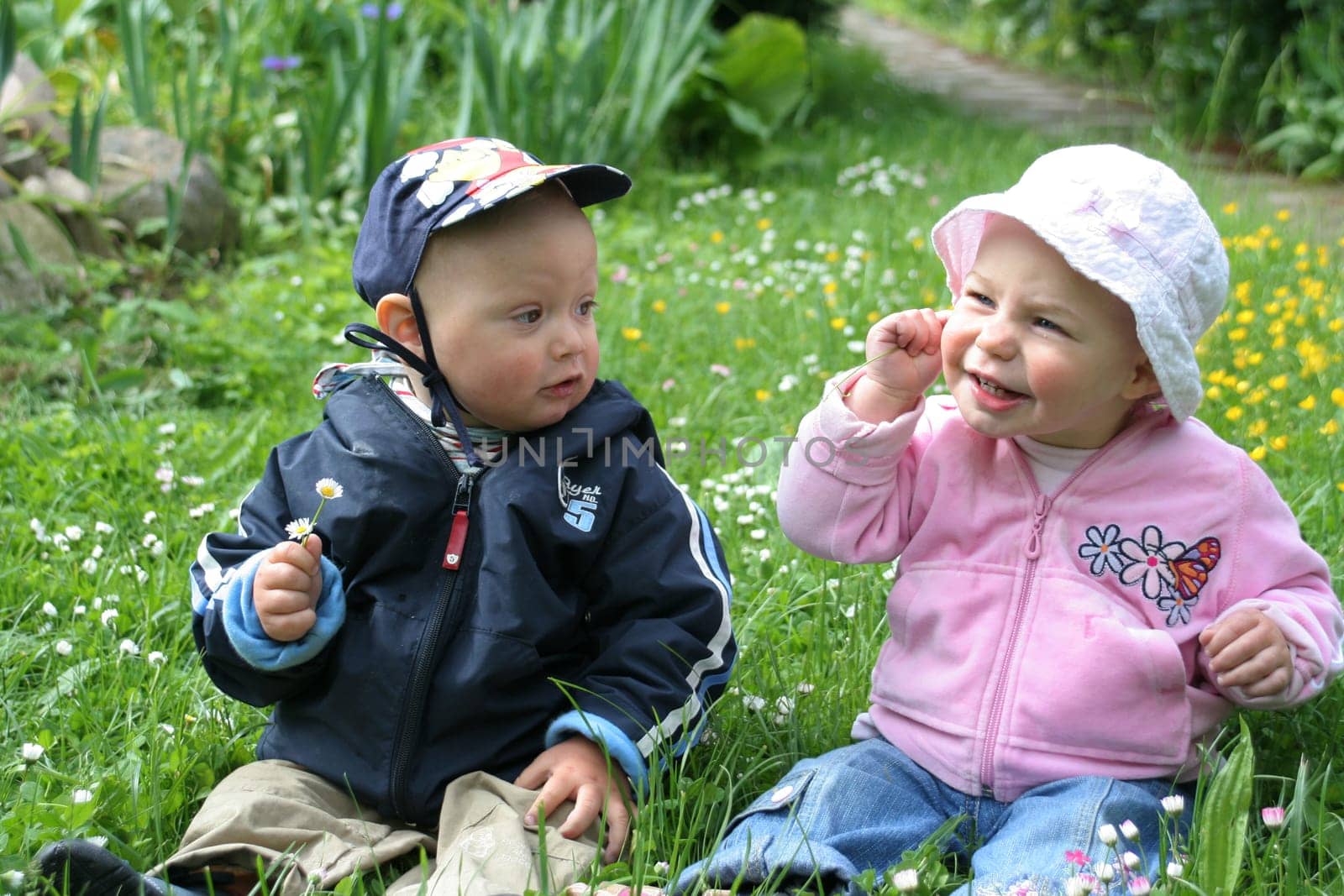 Children in the flower meadow5