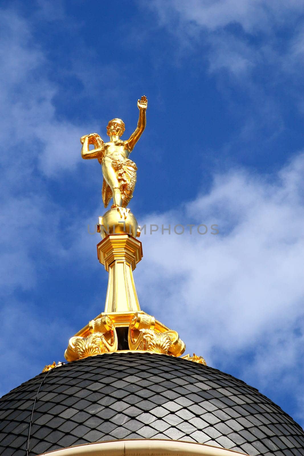 Fortuna on the roof