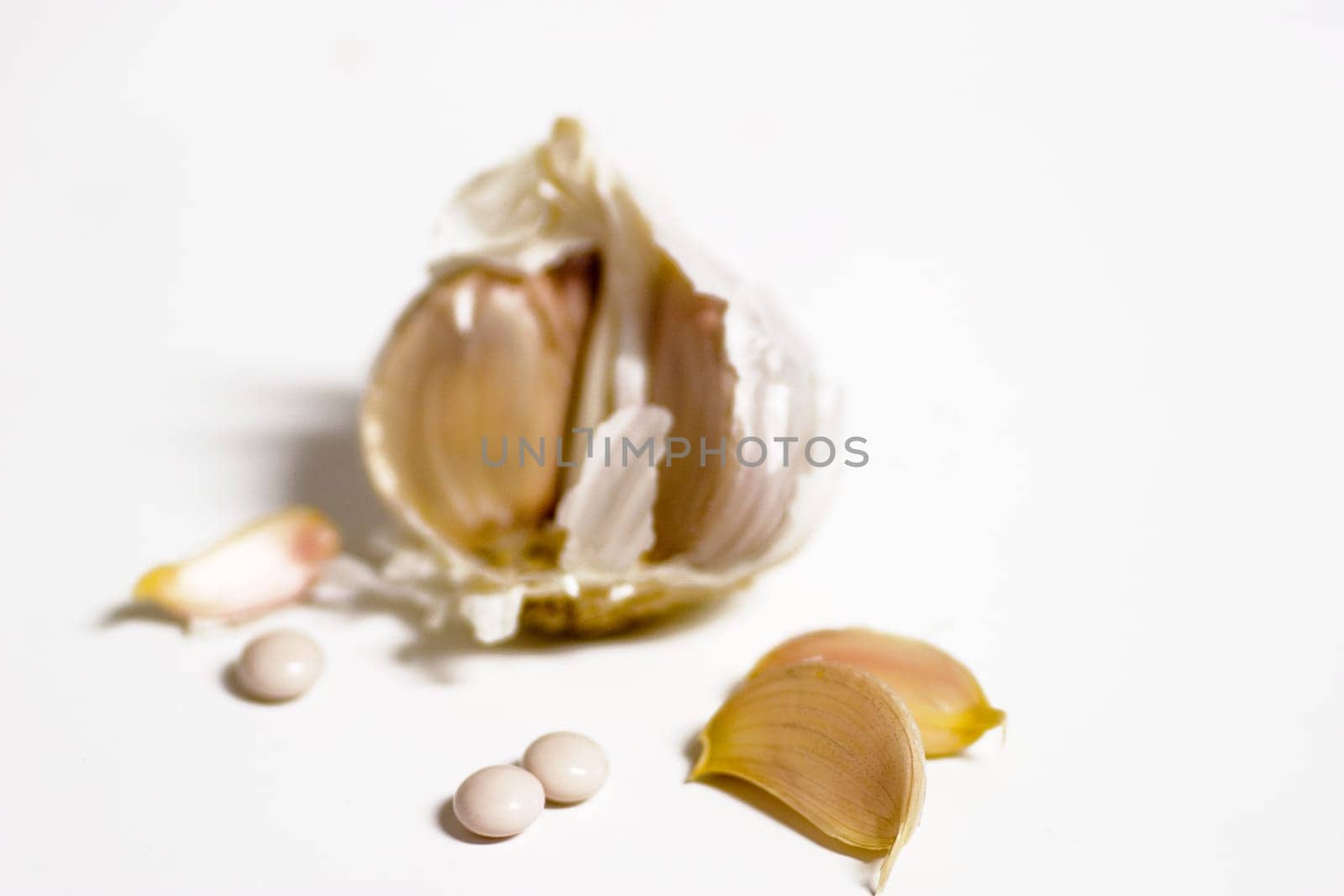 Garlic dragees
