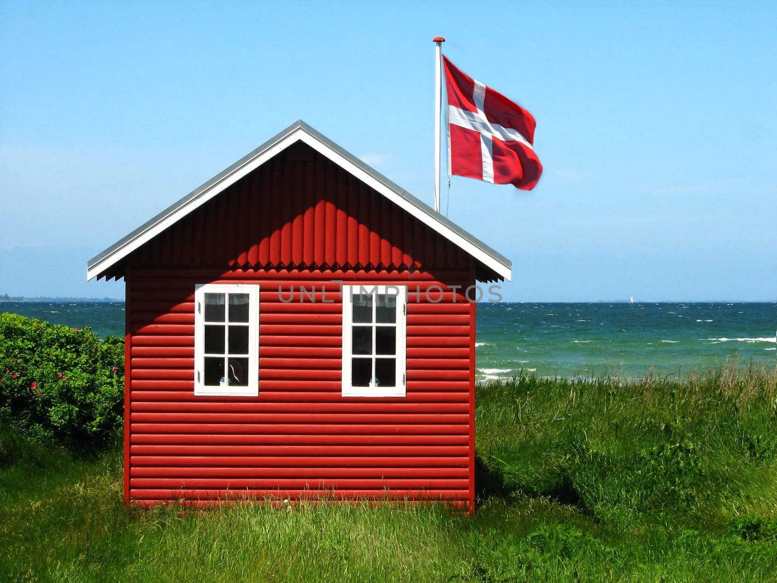 Holiday greetings from beautiful Denmark. At the moment I am in Vordingborg on the island of Zealand. (Hannsel,from here you can see Mön) The photo was taken on the island of Äro,at the beach of the beautiful old town of Ärosköbing