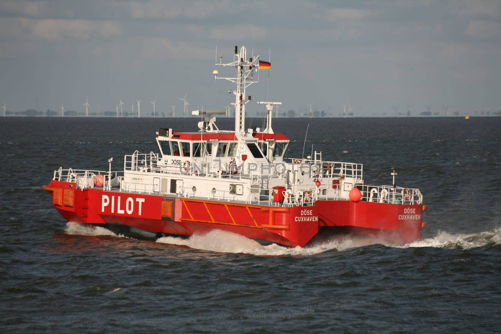 This catamaran brings the Eleblotsen from Cuxhaven to the ships entering the Elbe