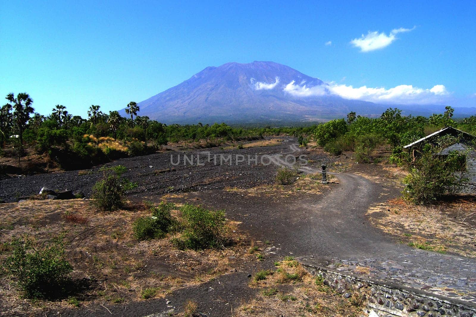 The 3142 meter high Mt. Agung in Bali. During the rainy season,the riverbed is a raging torrent. In the 60s,the volcano erupted so violently that it pushed the more than 100 meter steel ship Liberty from the beach into the sea with its lava!