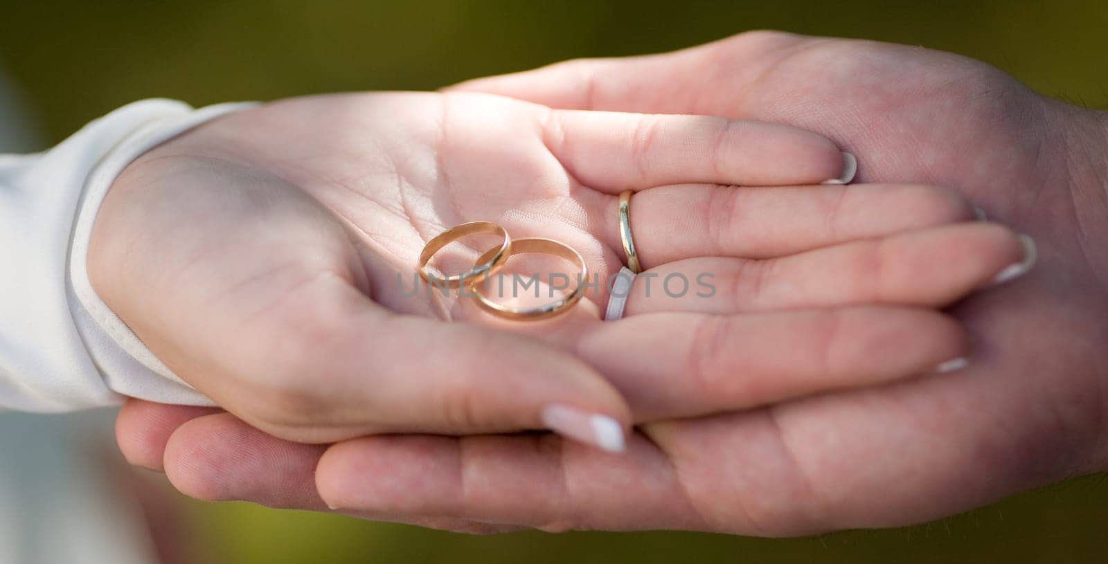 Wedding rings show