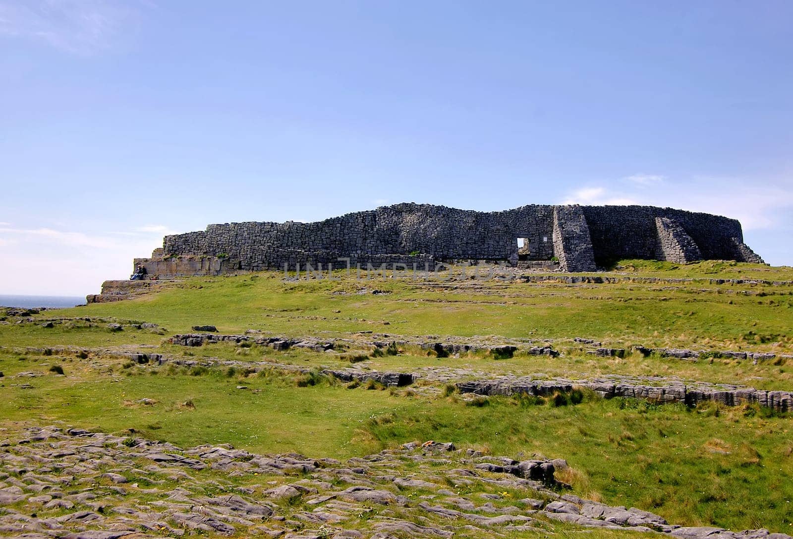 Probably in the 3rd century BC this impressive fort was built. During excavations,remains of stone huts from the late Bronze Age (approx. 500 BC) were found under its walls. Why the fort was built on this site,what