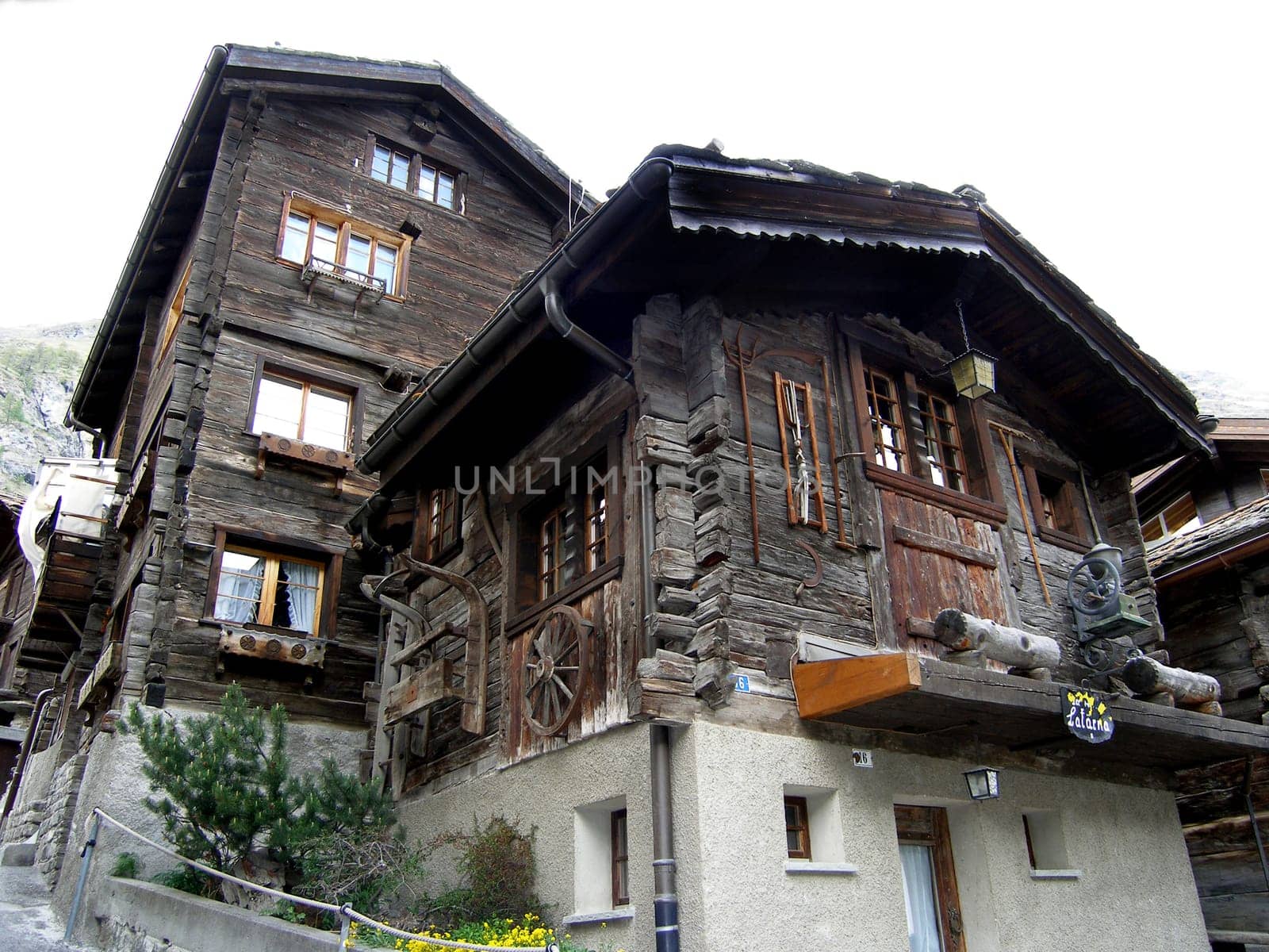 These beautiful old houses can still be found many times in Valais.