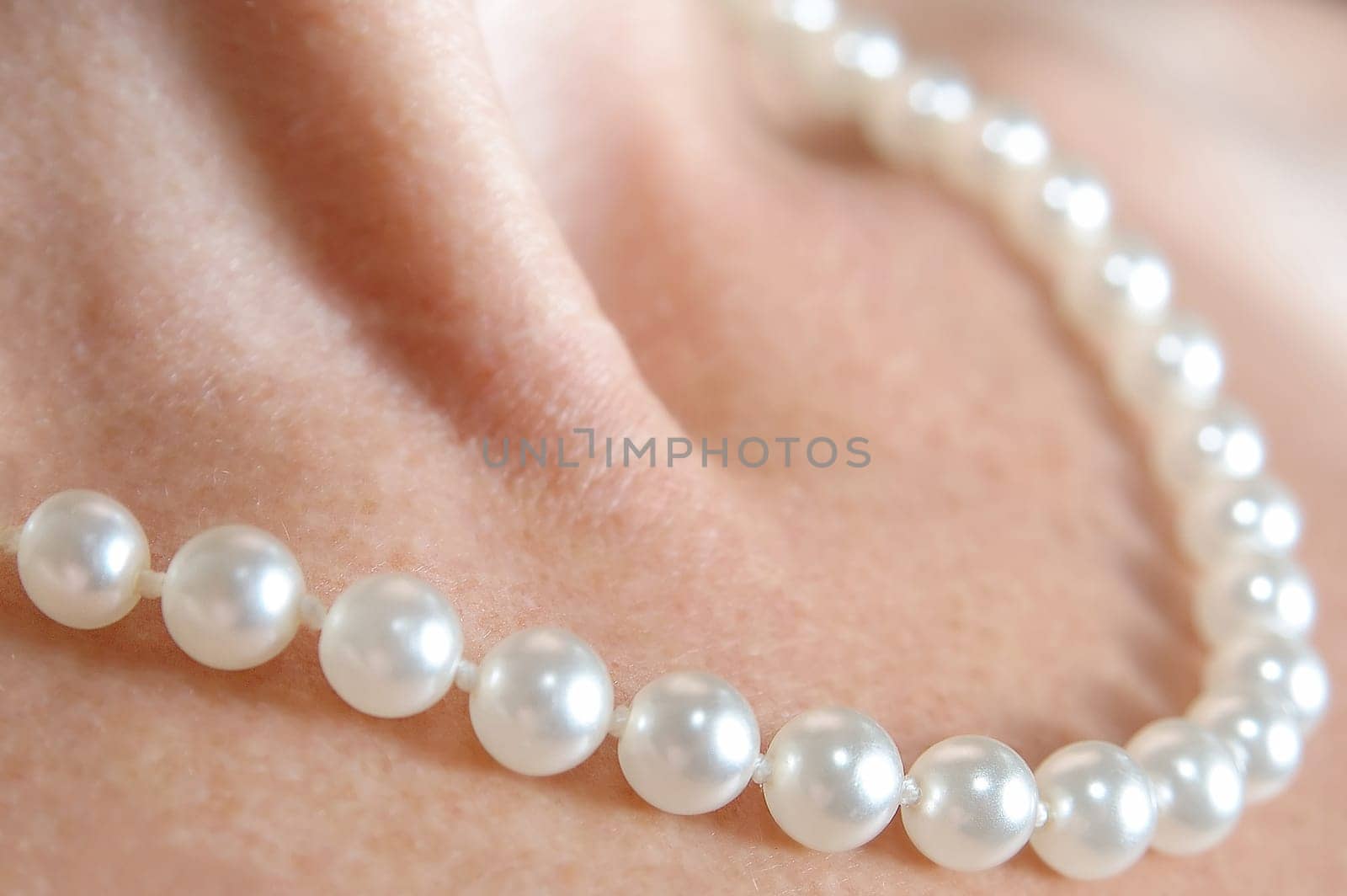 Pearl necklace 01