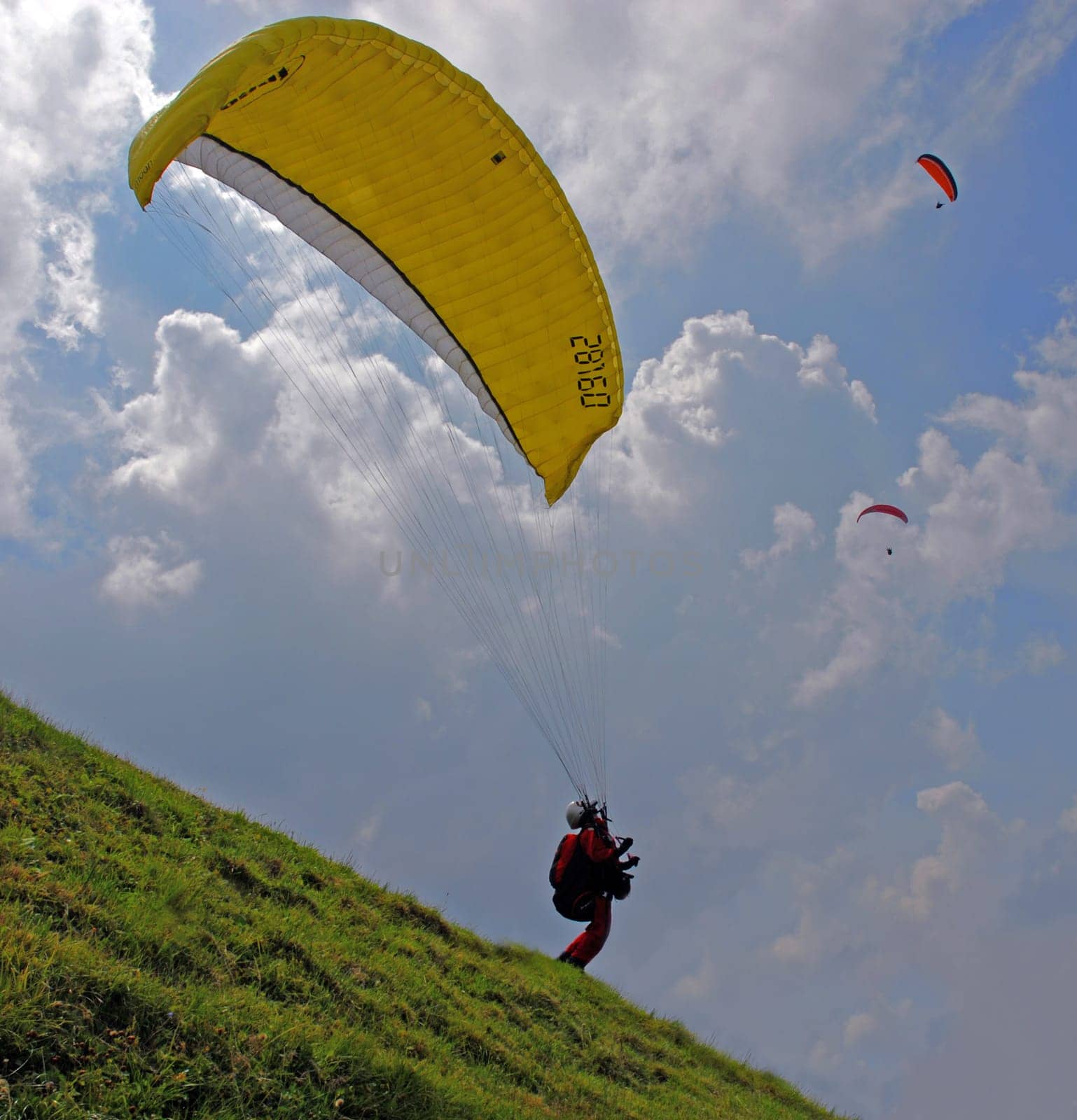 The start is the most delicate moment of all in the sport of hang gliding. The pilots plunge into the abyss at take-off and woe betide anyone whose lines get tangled or whose glider does not open up in the wind.