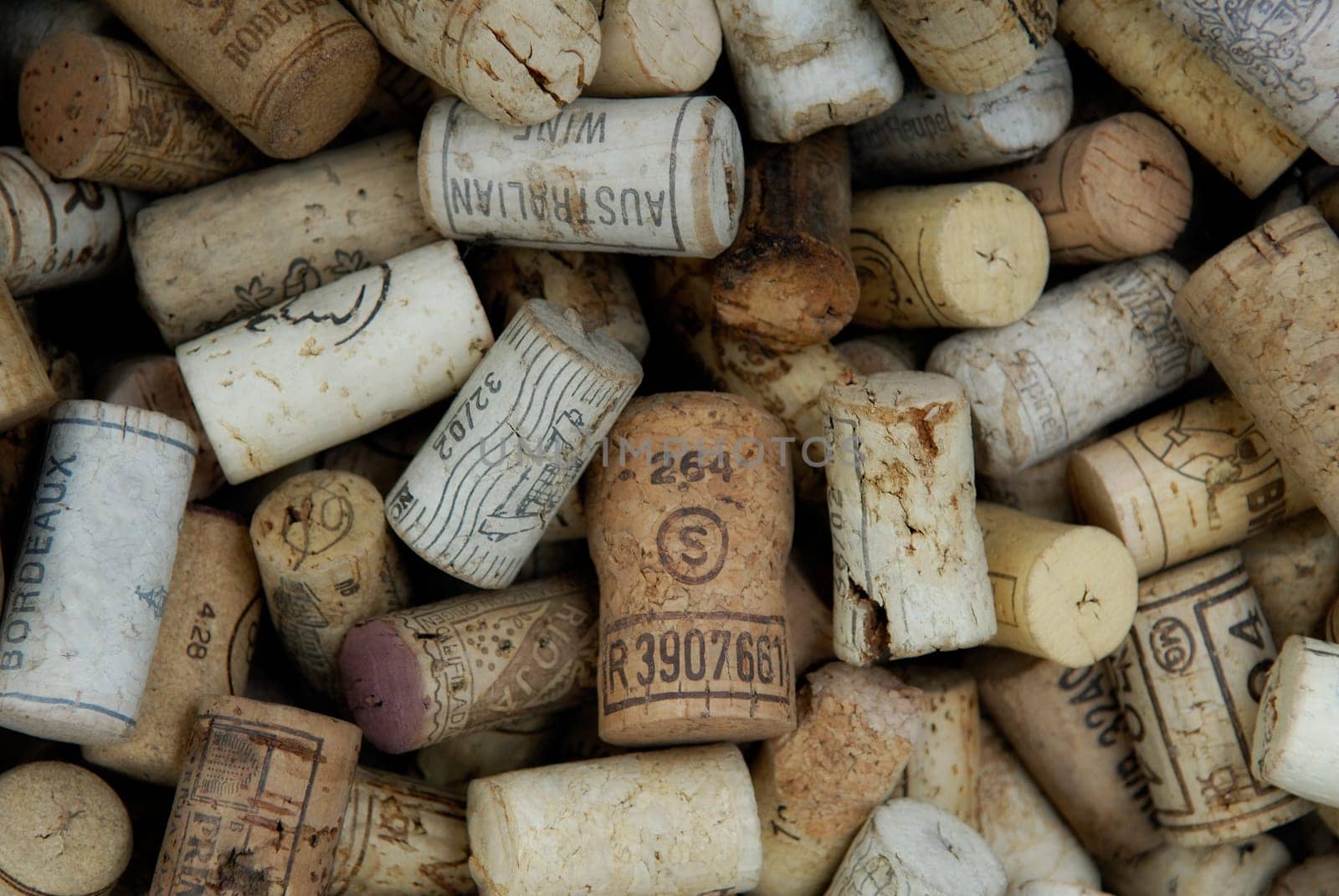Lots of wine corks