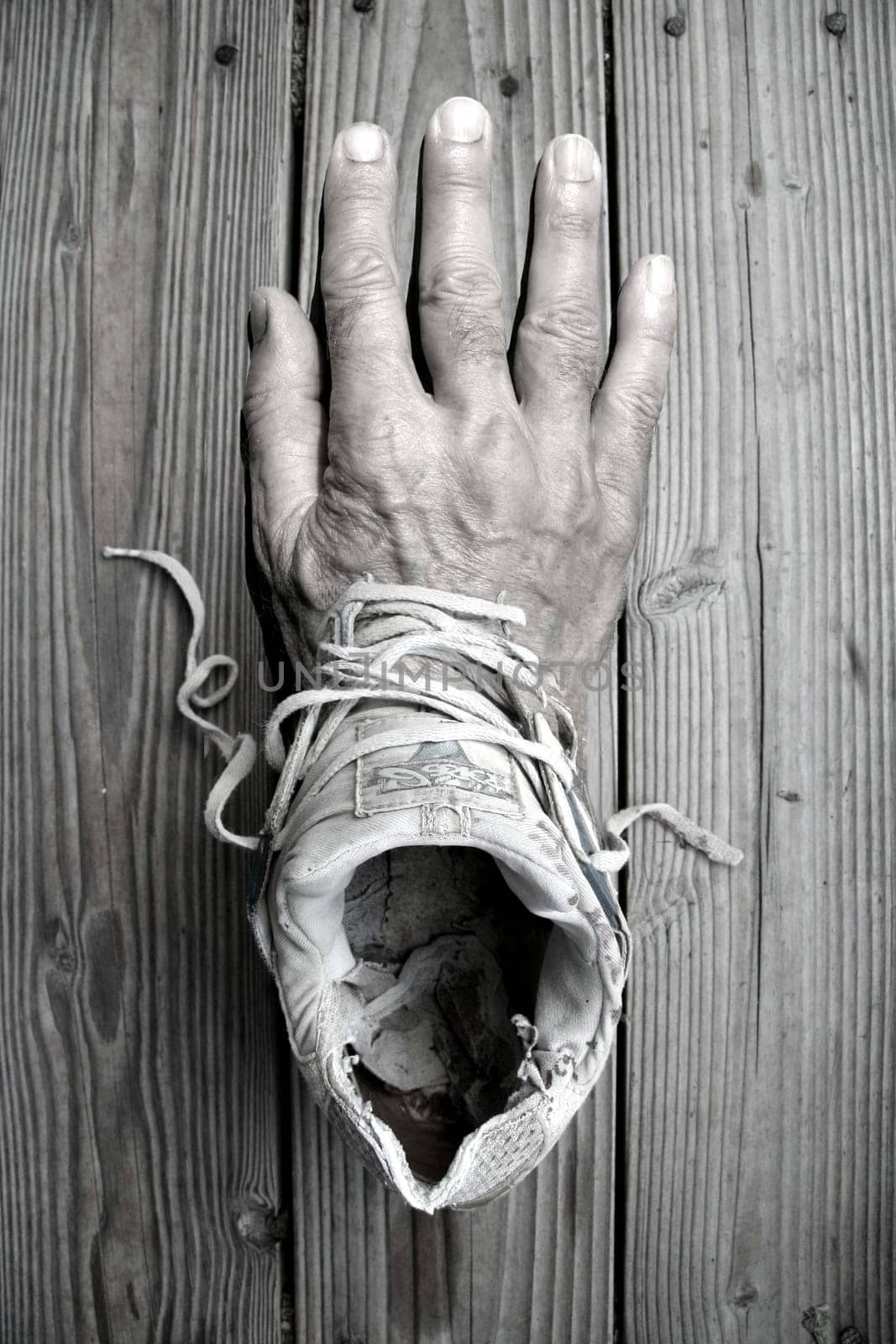 Hand-Shoe