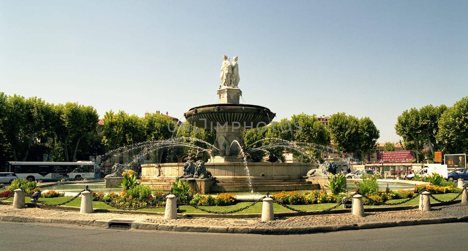 The great Rotonde fountain,erected in 1860,is crowned by 3 statues symbolizing Justice (facing Cours Mirabeau),agriculture (facing Marseille) and fine arts (facing Avignon) - 6x7
