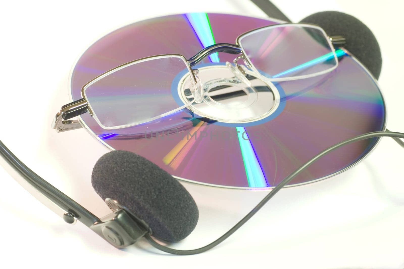 CD/DVD with glasses