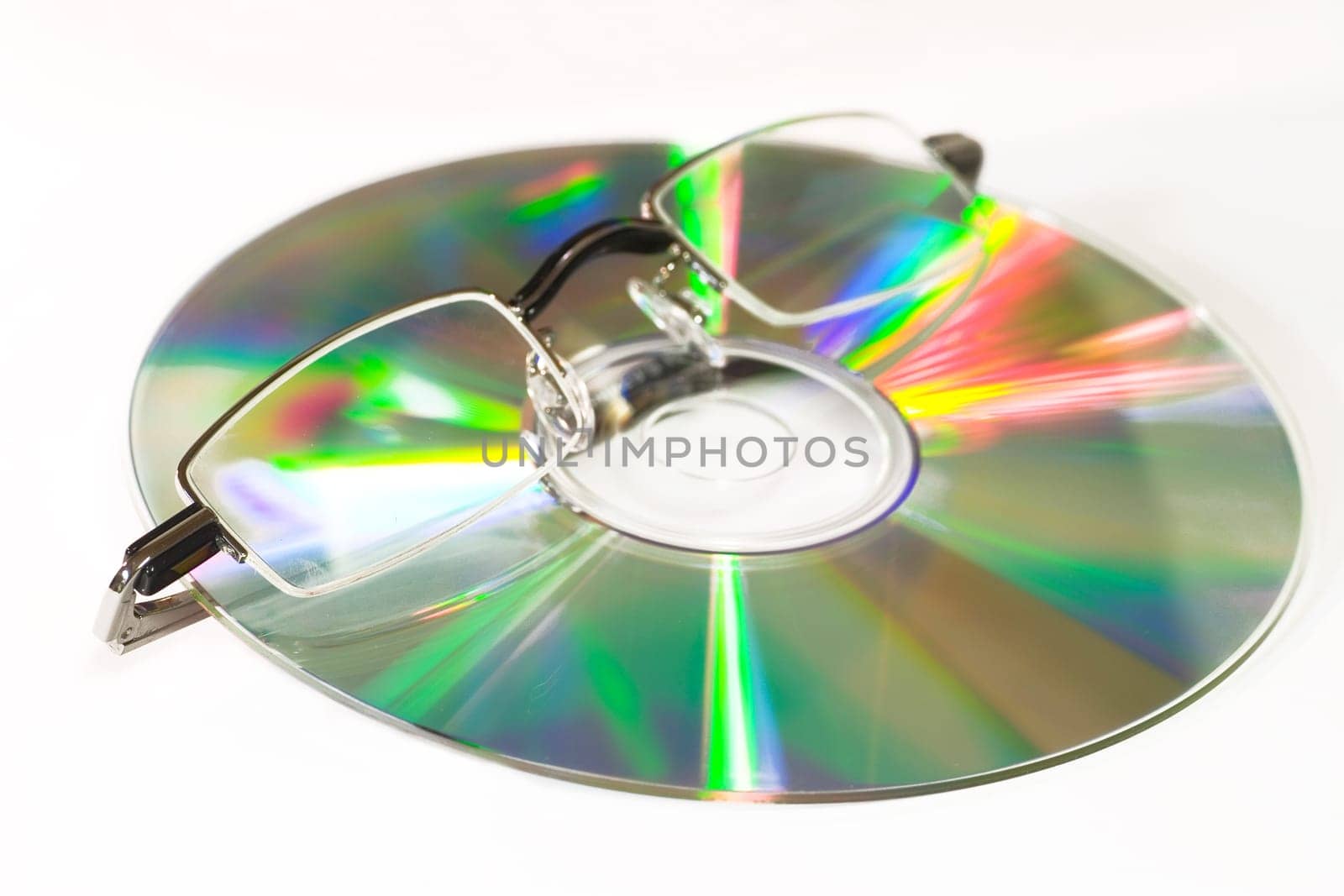 CD/DVD with glasses