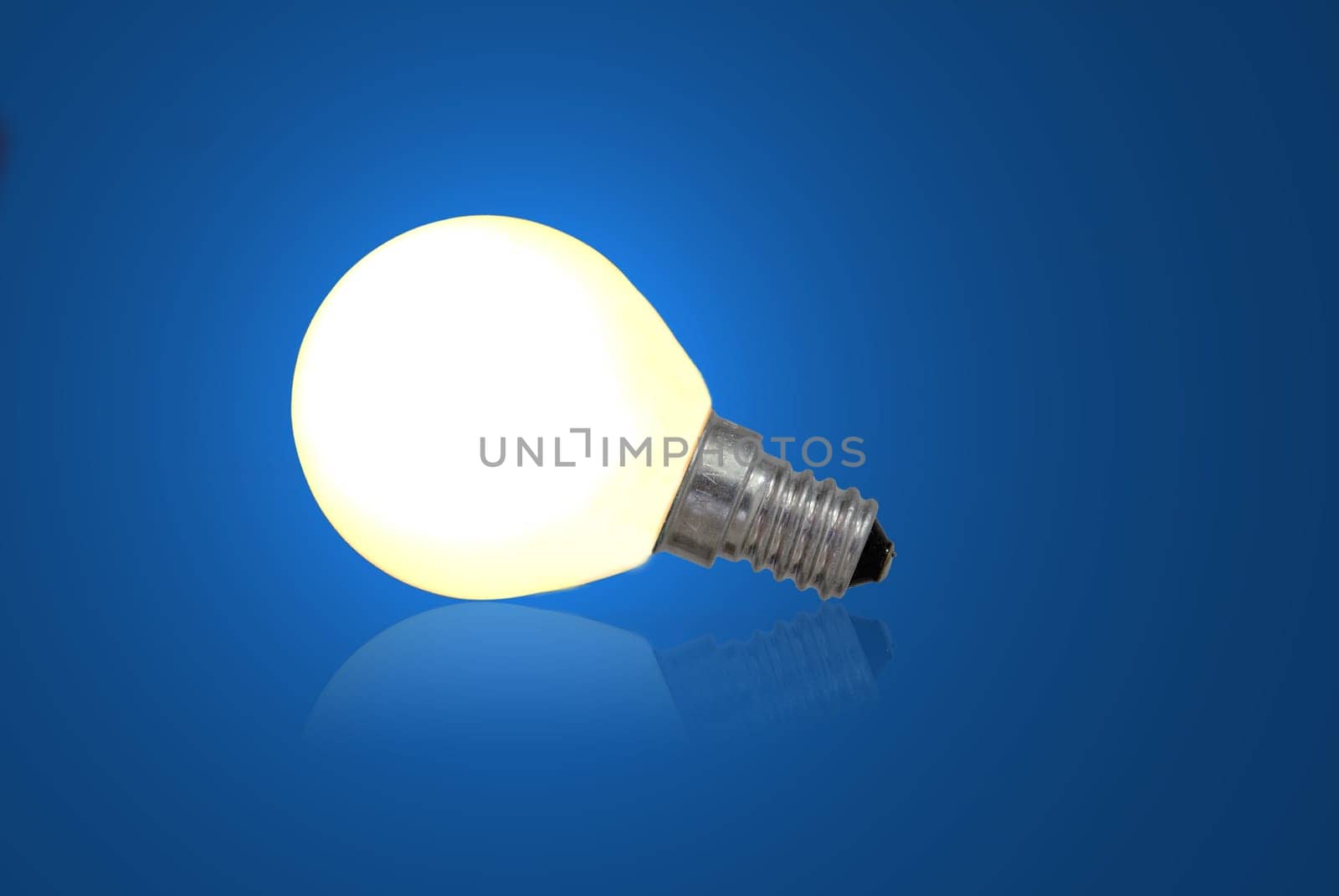 Horizontal light bulb