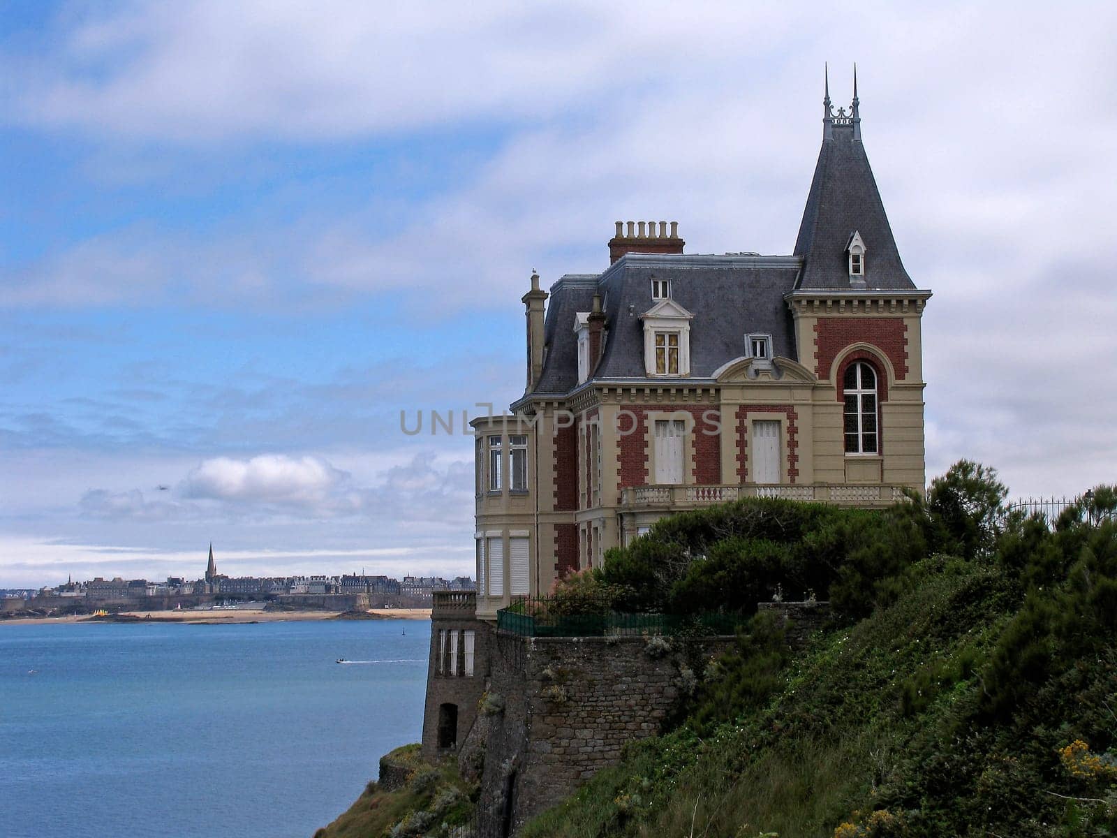 Beachfront villa near Dinard,Brittany