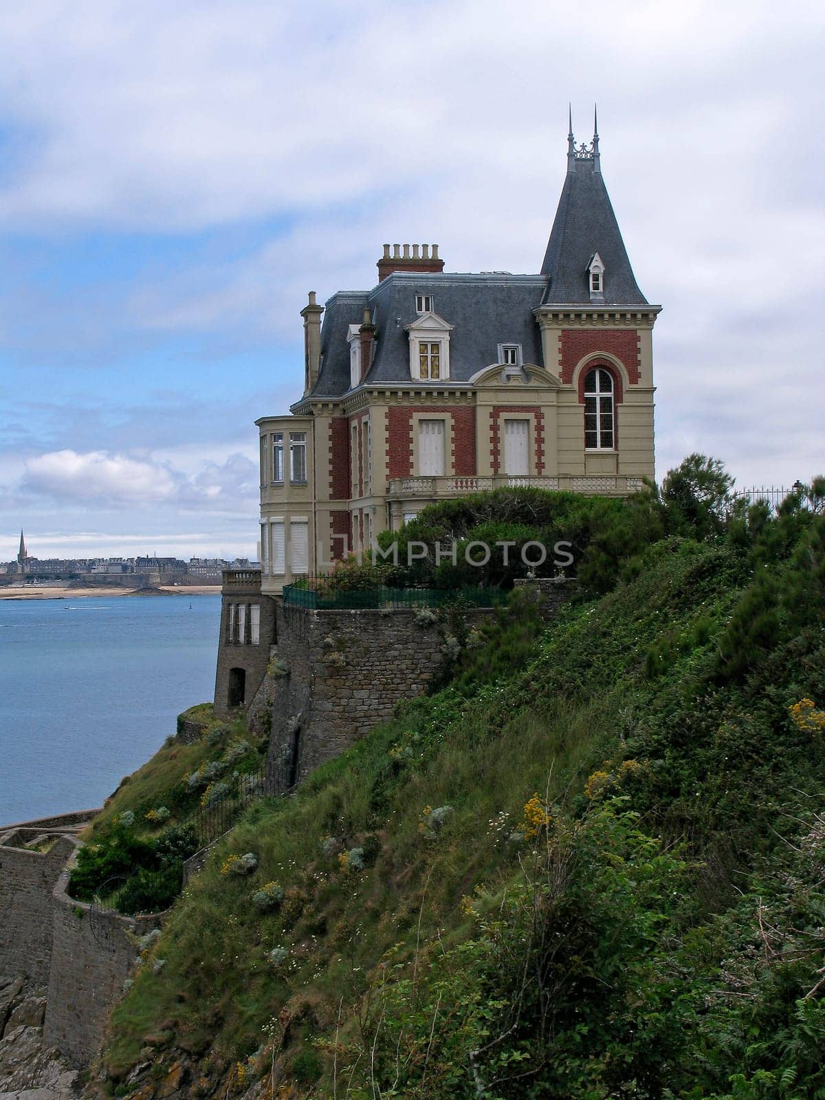 Beachfront villa near Dinard