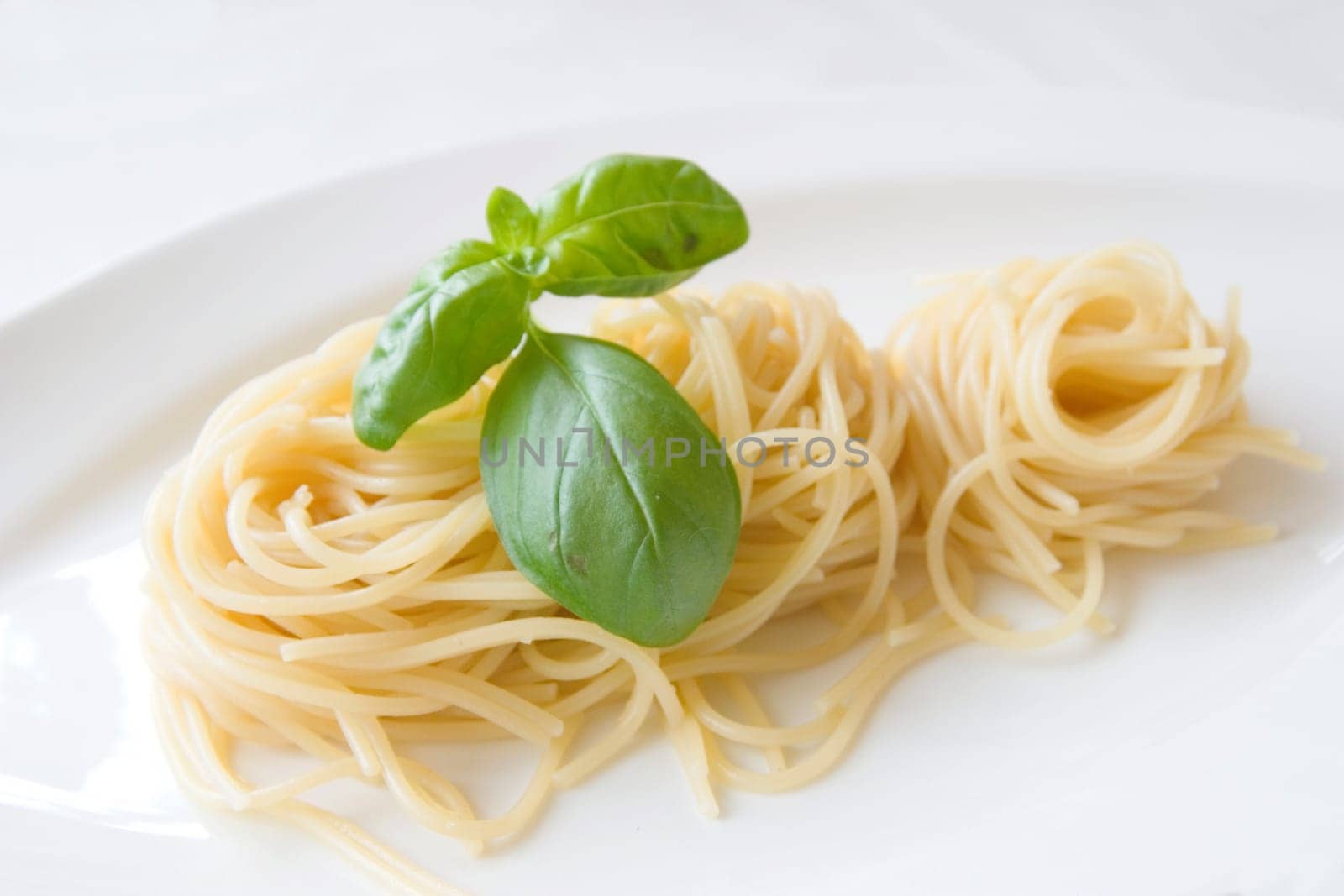 Spaghetti with basil
