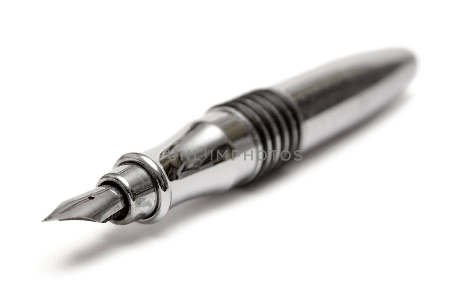 Fountain pen diagonal