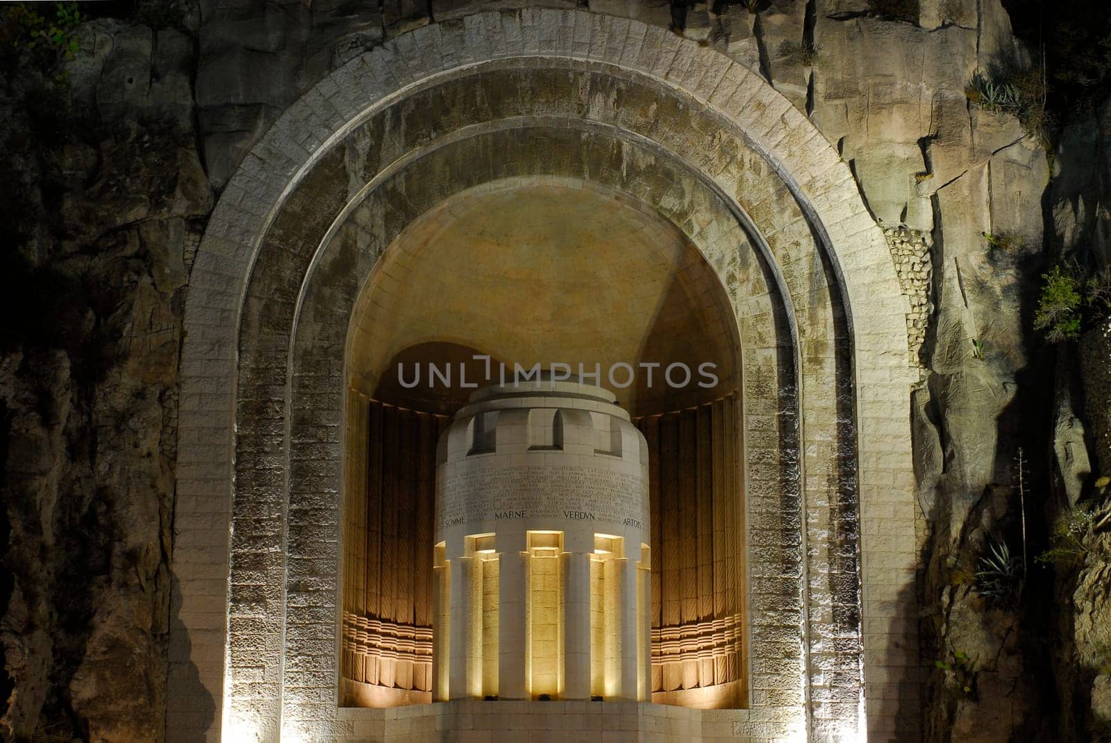 At night at the monument