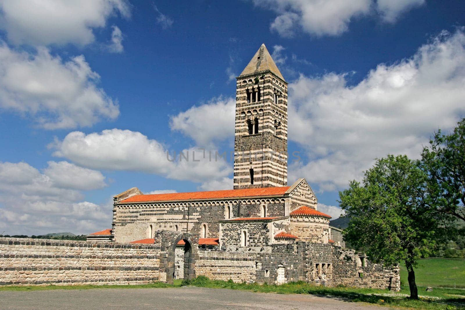 Santissima Trinità di Saccargia,church,striped church