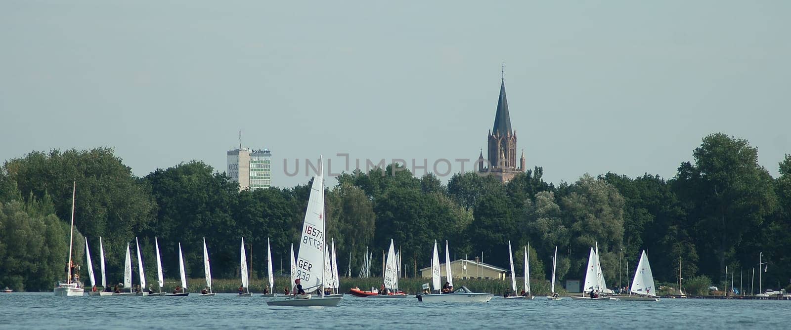 With this photo I wish you all a nice weekend------If someone is looking for me,I'll be back here on the lake and then at work from noon! Enjoy the sun and the beautiful Indian summer.....!
