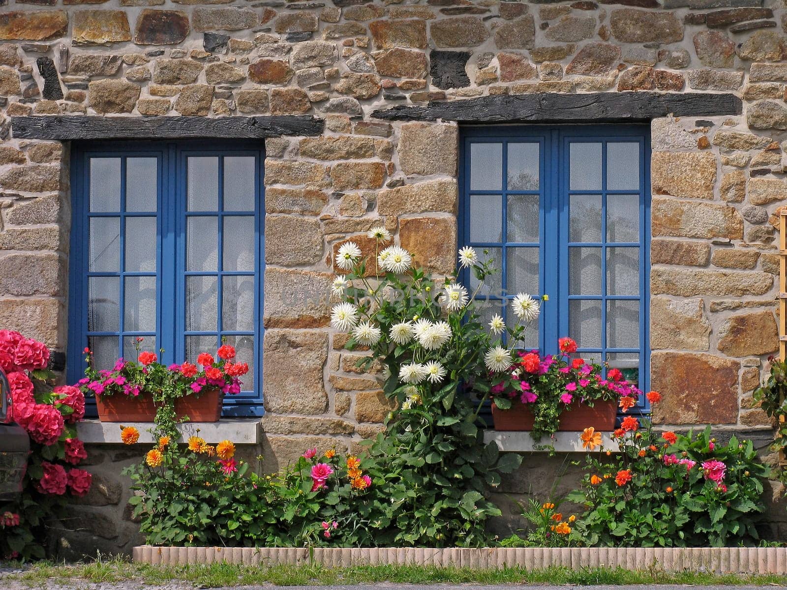 near Mont-Dol,house with blue window
