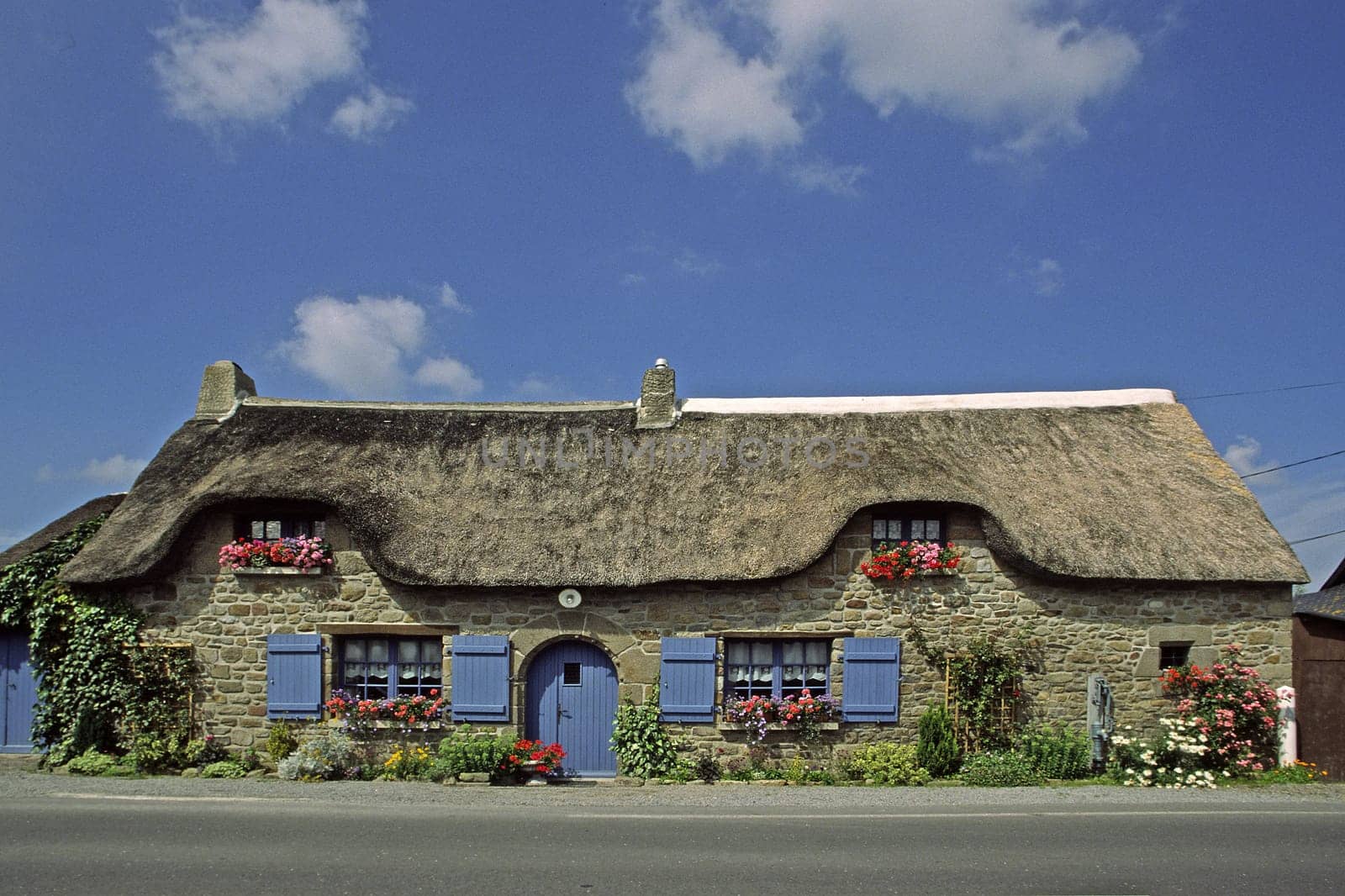 near Mont-Dol,house thatched roof,Brittany