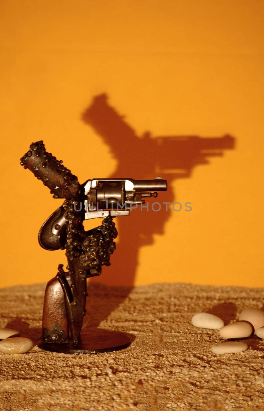 This sculpture was created by the Swiss artist Paul Racle and consists of a hammer head and a former ladies' revolver in the main parts. When viewed from the front or from the back,the whole guy or just his face can be seen.
