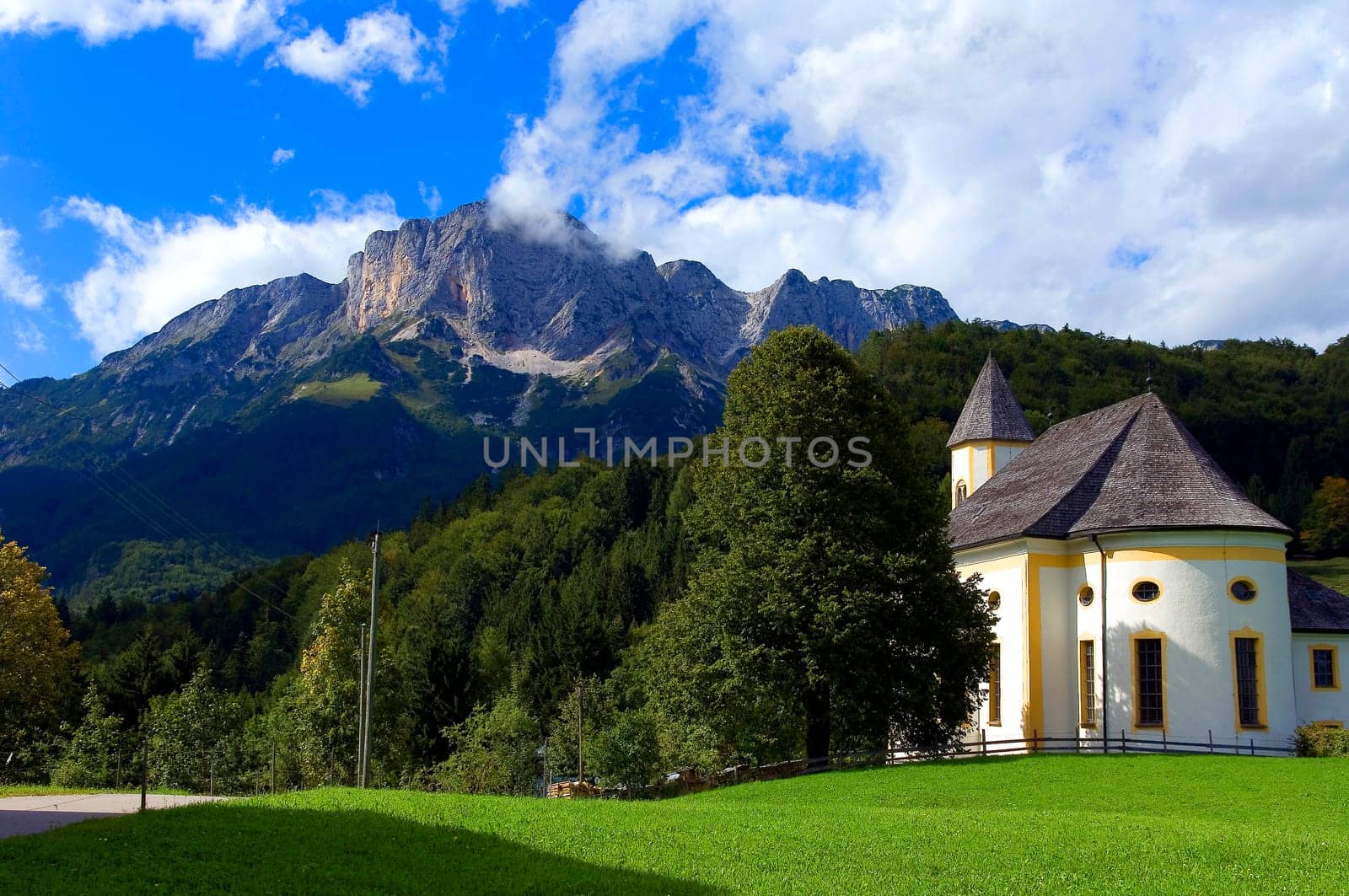 A small road leads from Marktschellenberg up to the picturesque baroque church on a gentle ridge. Forests and meadows spread out all around,a cozy inn and a few scattered farmsteads contribute to the church.