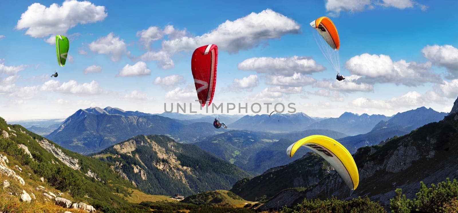 The image is composed of six wide-angle portrait images 28mm. The paragliders,in turn,are photographed individually from the same location and inserted into the picture.