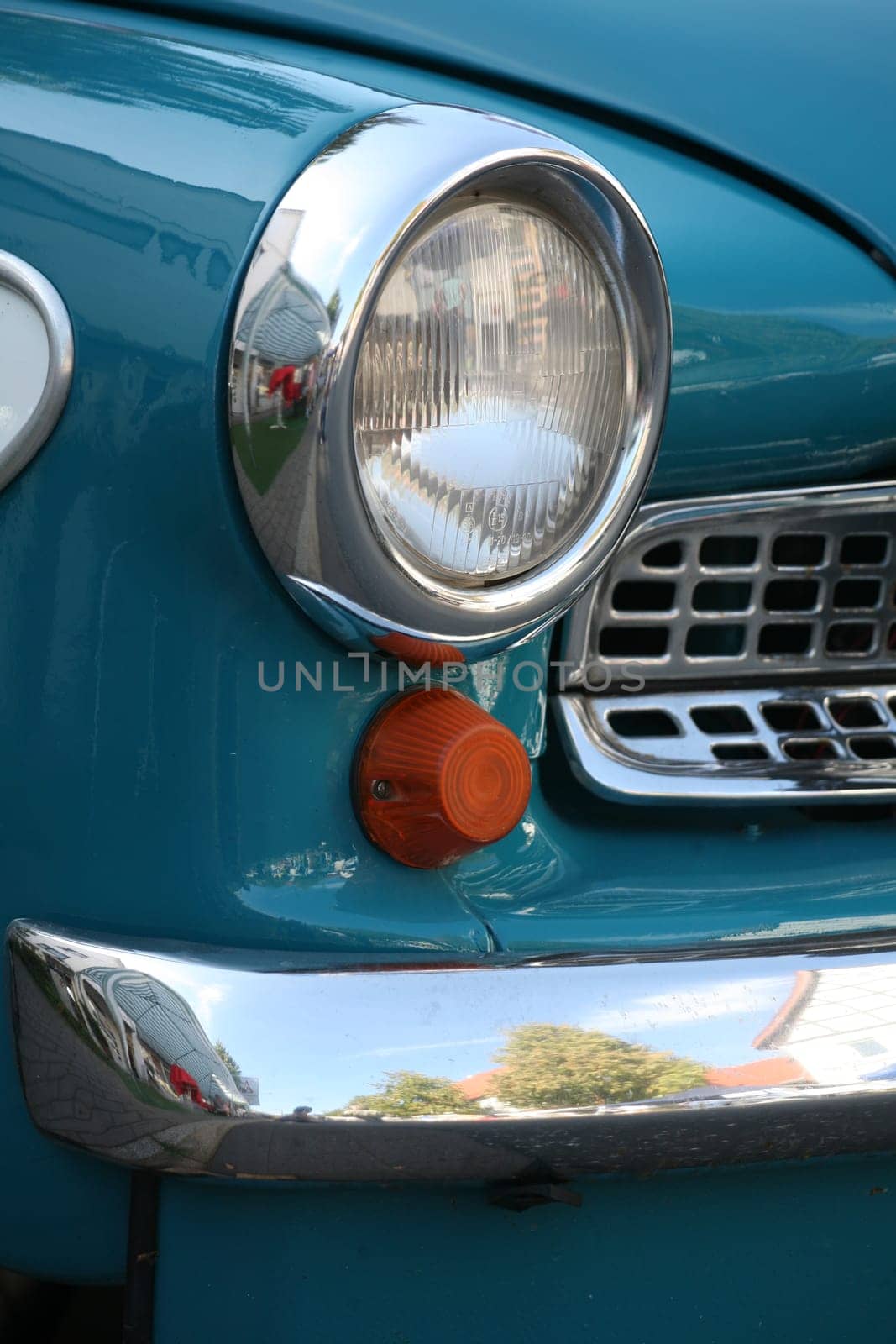 Road cruiser in turquoise