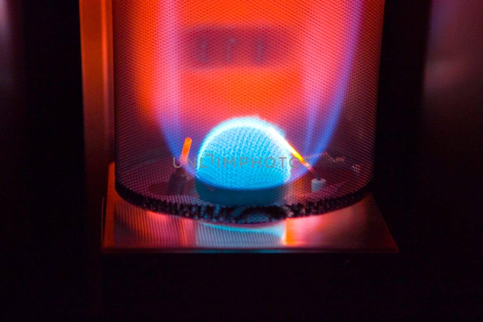 Gas burner with blue flame