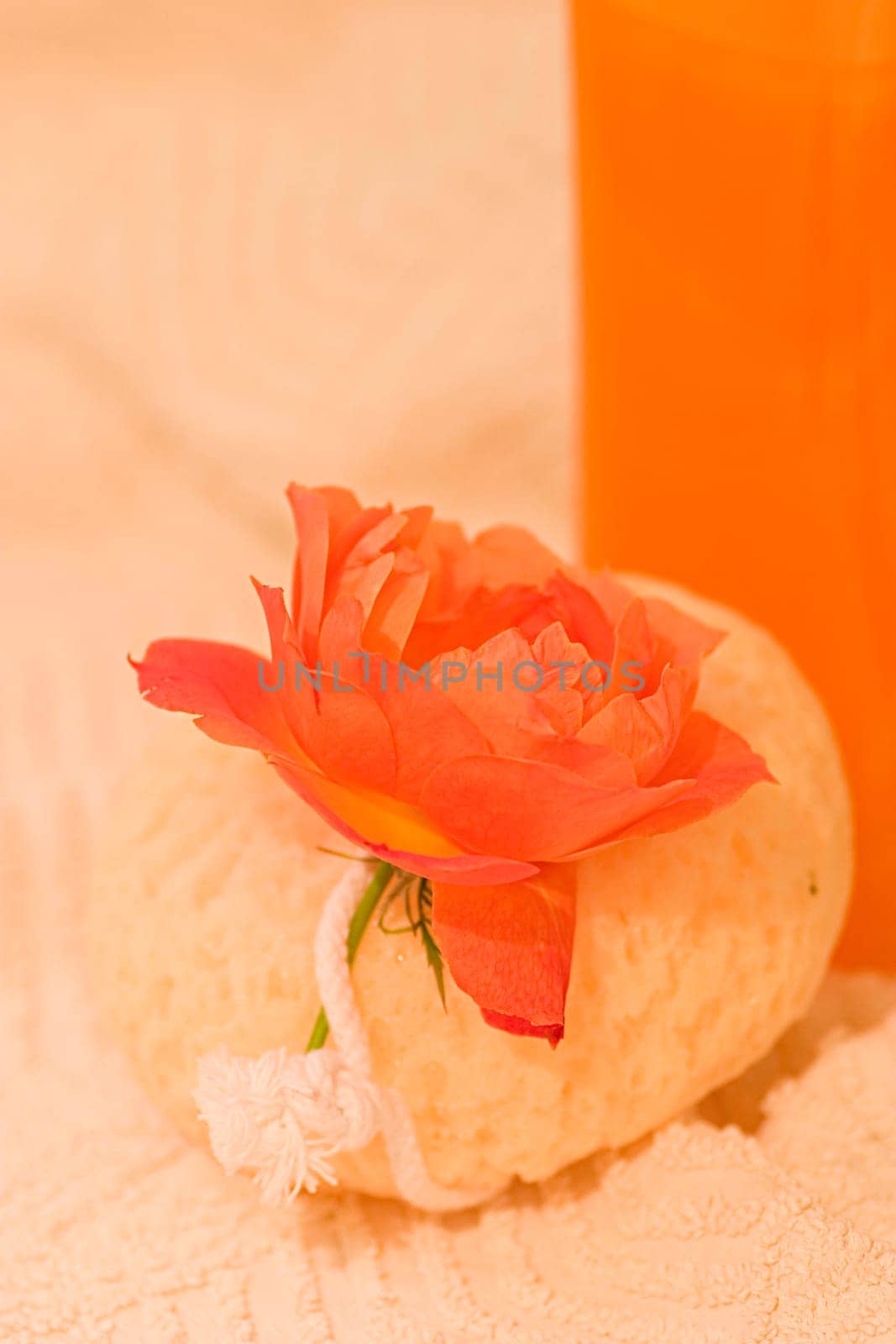 Bath sponge with rose