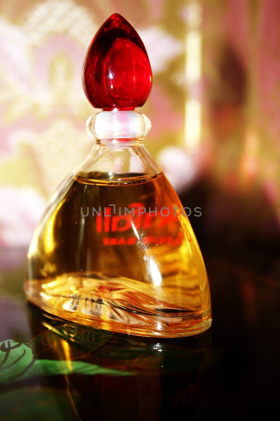 "Le parfum riche et sensuel d'une fleur rare indienne."",it says ^__~"