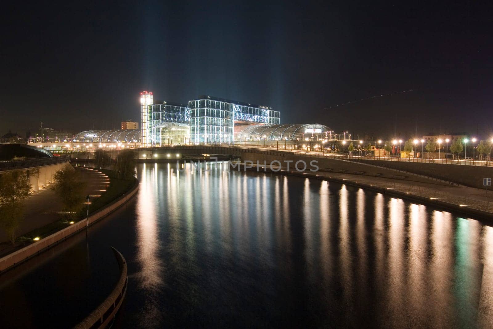 Train station and Spree