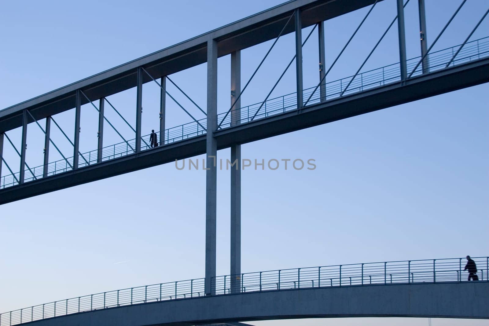Passers-by Spreebrücke