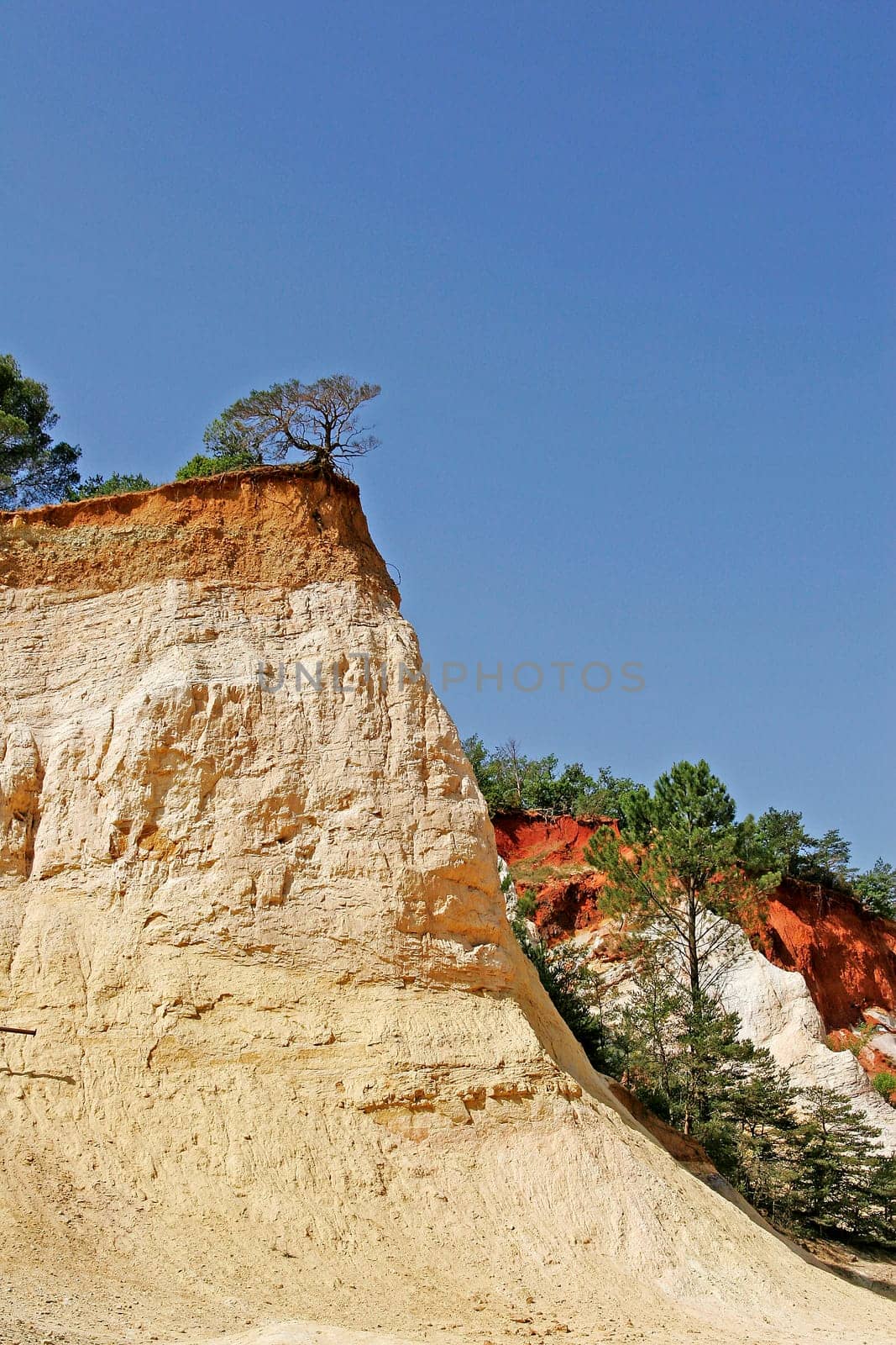 Ockerladnschaft bei Rustrel, Provence